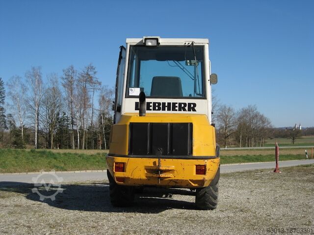 Liebherr L504 включая ковш и вилы Liebherr L504
