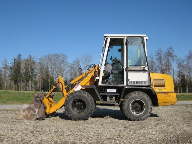 Liebherr L504 включая ковш и вилы Liebherr L504