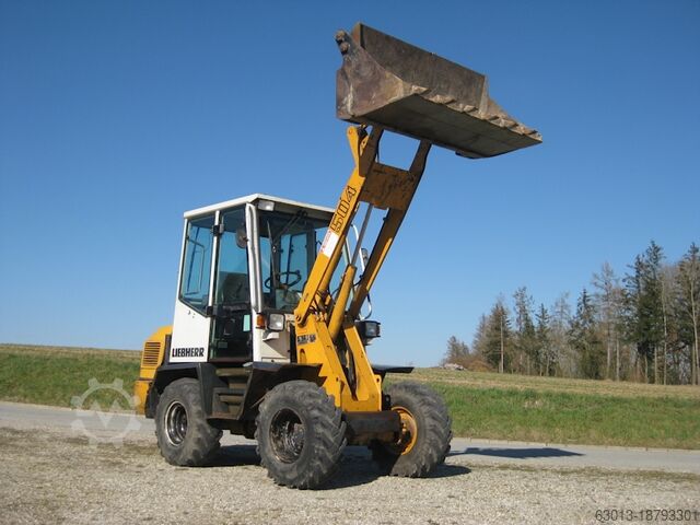 Liebherr L504 включая ковш и вилы Liebherr L504