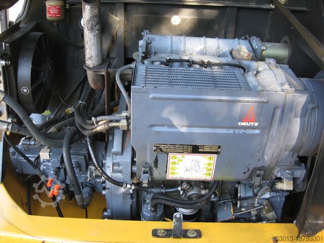 Liebherr L504 включая ковш и вилы Liebherr L504