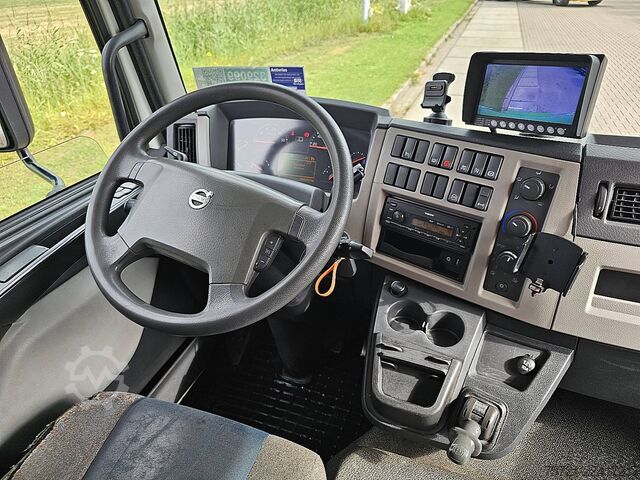 Koffer VOLVO FL 250.12 HH FLOOR LIFT AIRCO