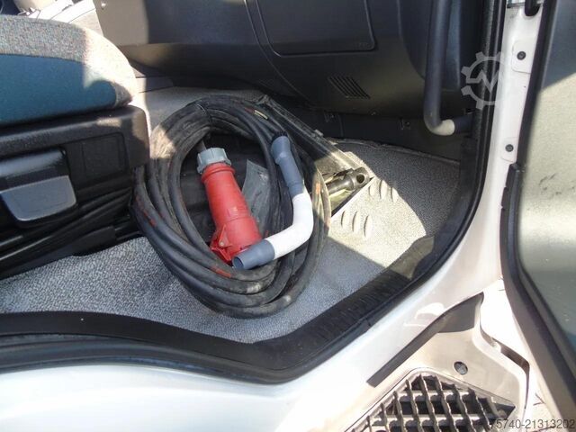 Pengangkutan dalam peti sejuk/beku Volvo FL 14.210 + ATP/FRC + CARRIER + LIFT + EURO 6