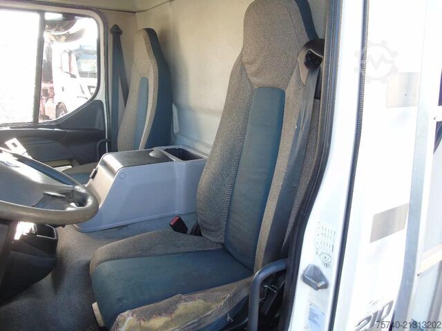 Pengangkutan dalam peti sejuk/beku Volvo FL 14.210 + ATP/FRC + CARRIER + LIFT + EURO 6