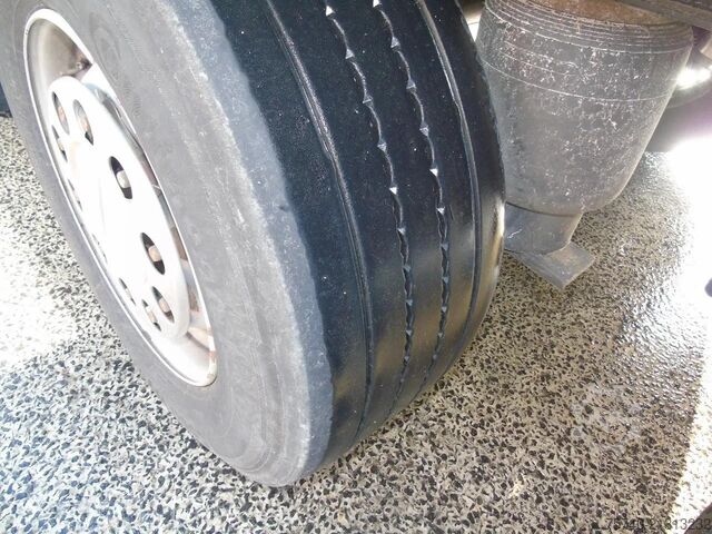 Μεταφορά σε ψύξη/κατάψυξη Schmitz Cargobull 2 AXLE + CARRIER + DHOLLANDIA LOADLIFT