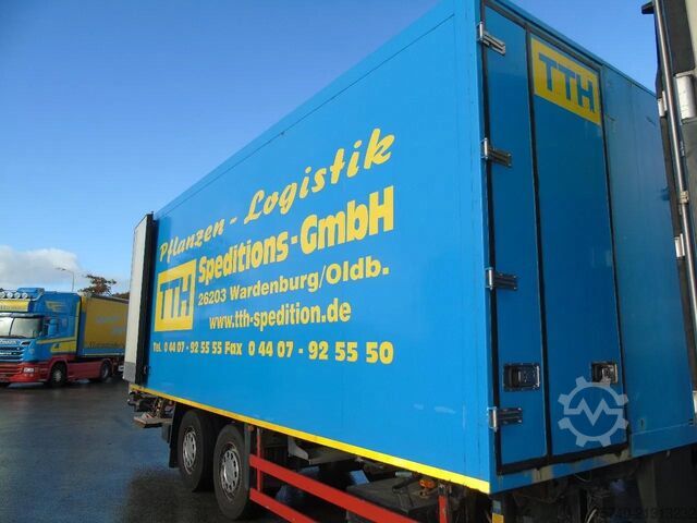 Refrigerated/freezer transport Schmitz Cargobull 2 AXLE + CARRIER + DHOLLANDIA LOADLIFT