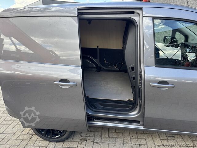 Mercedes-Benz Citan 110 CDI 95HP Diesel 2021 Air conditioning / DAB+ / Apple CarPlay / Camera / Allo MERCEDES-BENZ Citan 110 CDI 95PK Diesel 2021 Airco / DAB + / Apple Carplay / Camera / LM Velgen