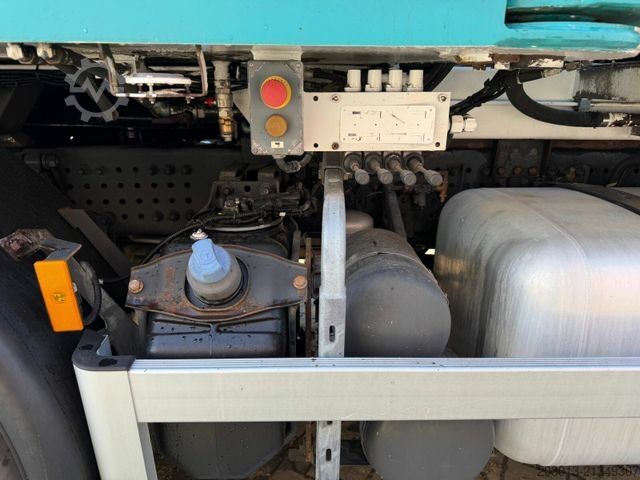 משאית משאבת בטון MERCEDES-BENZ AROCS 4445 8x4 EURO6 Betonpumpe SERMAC 5RZ46