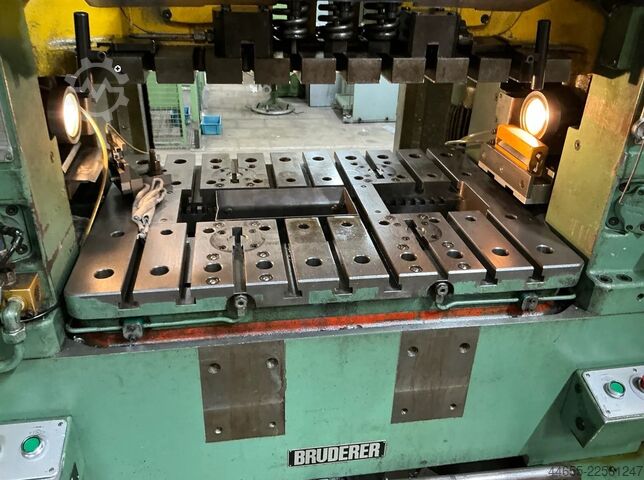 Automatic punching machine BRUDERER BSTA 50 EL CNC