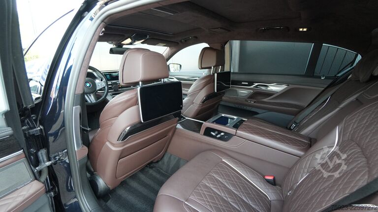 Trasporto passeggeri BMW 745Le xDrive Hybrid 6-cyl