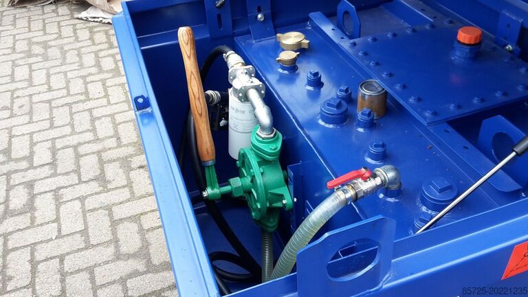 タンクローリー  IBC tank met handpomp