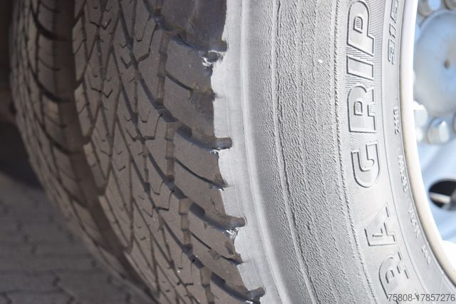 Platformas kravas automašīna ar tentu MERCEDES-BENZ Antos 1830 4x2 Pritche Plane 7,20m LBW 2t. AHK