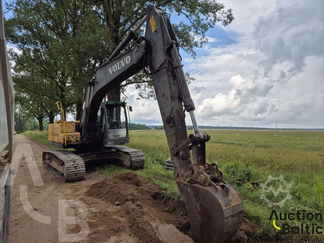 Pelle sur chenilles Volvo EC 210 C L