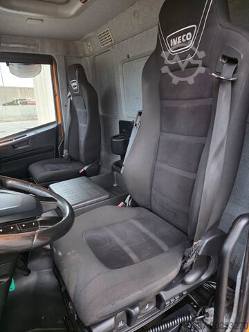 Kancalı kaldırma kamyonu iveco Trakker