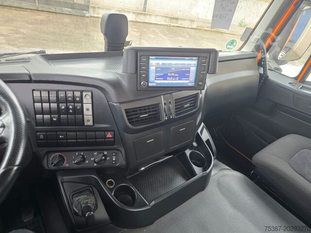 Kancalı kaldırma kamyonu iveco Trakker