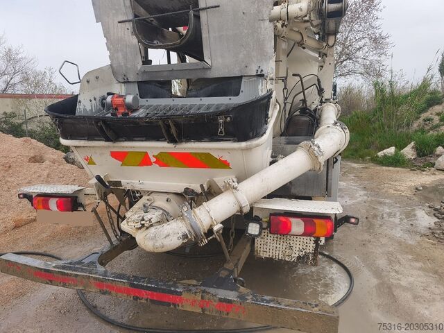 Kamion s prilagođenom nadogradnjom Mercedes-Benz ACTROS 3243