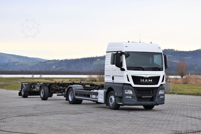 Șasiu de camion MAN TGX 18.440 Fahrgestell 7,00m + Anhänger 6,90m