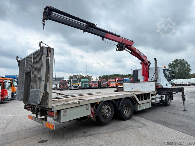 Autovedu veoauto IVECO Stralis 420 6x2 Maschinetransport HMF1823 Crane