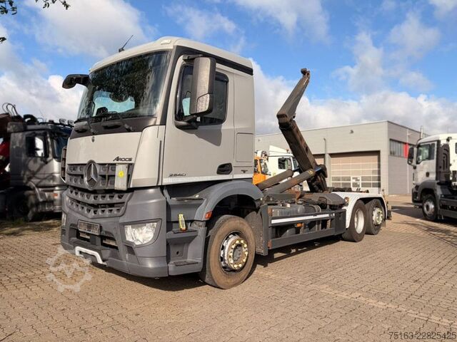Truk container hook arm (roll-off) MERCEDES-BENZ Arocs 2540 L 6x2 Abrollkipper Meiller Lenk+Lift