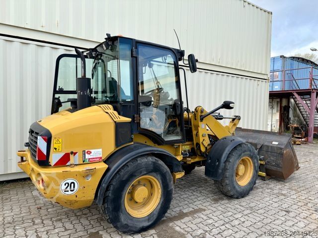 Chargeuse sur pneus CATERPILLAR 908H2 / Deutsche Maschine / Schaufel + Gabel