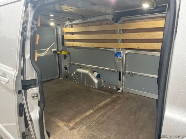Panel van Ford Transit Custom 320 / 2.0 TDCI / L2H1 Limited / ...