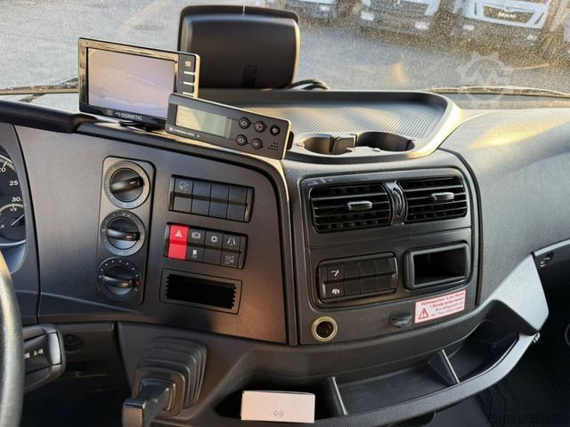 Autoutilitară frigorifică MERCEDES-BENZ ATEGO 821 L Kühlkoffer 5 m LBW 1 to.*THERMO*E6D