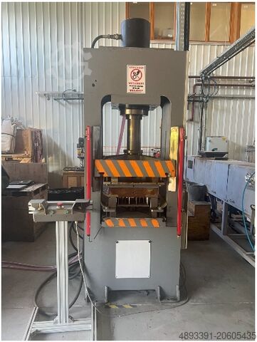 Presă hidraulică Baliv Hungary Kft. D2430 A Hydraulic press