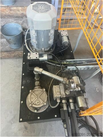 Presă hidraulică Baliv Hungary Kft. D2430 A Hydraulic press