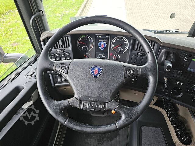 Standar-SZM SCANIA R490