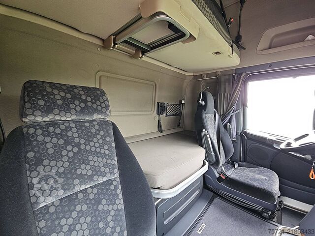 Standar-SZM SCANIA R490