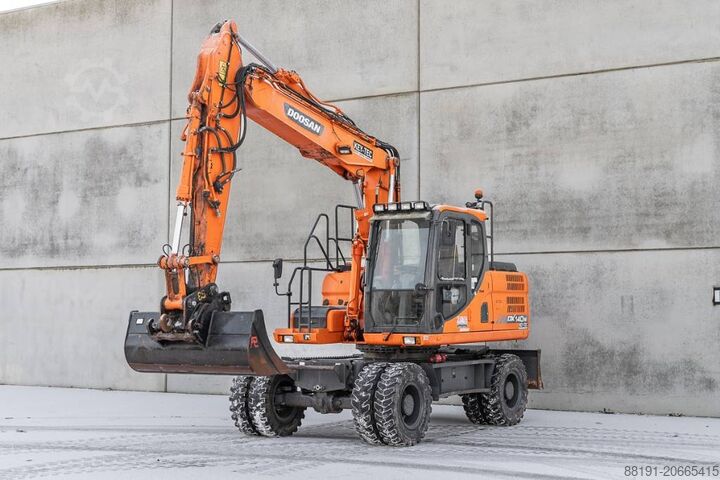 Pelle sur roues Doosan DX 140 W-3