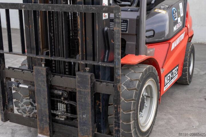 Chariot élévateur à fourche Manitou MI 30 D