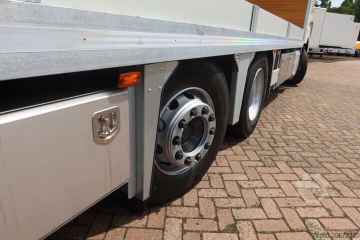 Pengangkut mobil DAF XF 106.480 106 XF 480