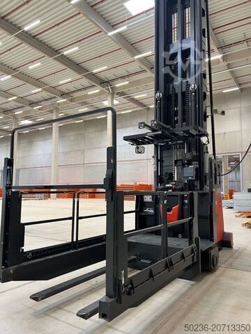 Reach trucks Linde Kommissionierer mit großer Plattform vor