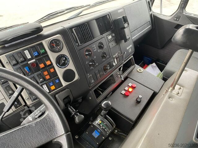 Telescopic mast lift Bronto Skylift 32 meters MAN Feuerwehrfahrzeug