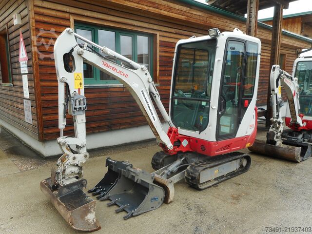 Mini-escavadora Takeuchi TB 216 mit POWERTILT