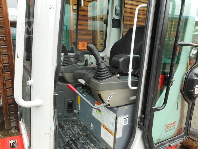 Mini-escavadora Takeuchi TB 216 mit POWERTILT