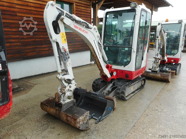 Mini-escavadora Takeuchi TB 216 mit POWERTILT