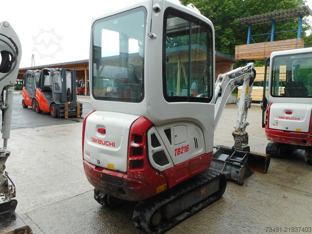 Mini-escavadora Takeuchi TB 216 mit POWERTILT