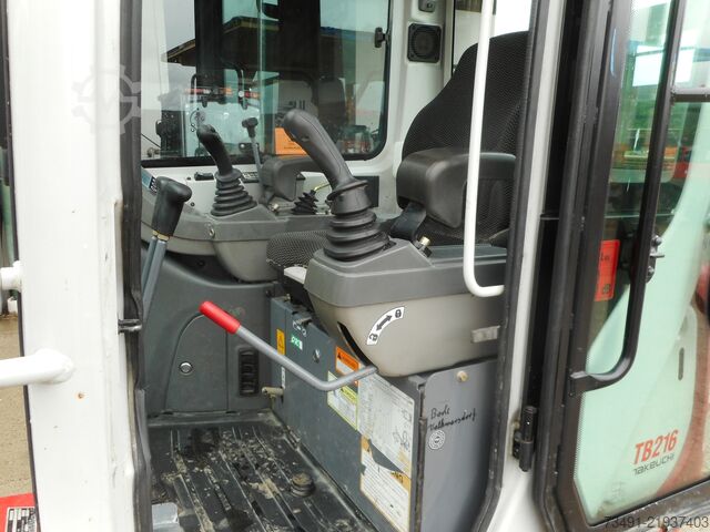 Mini-escavadora Takeuchi TB 216 mit POWERTILT