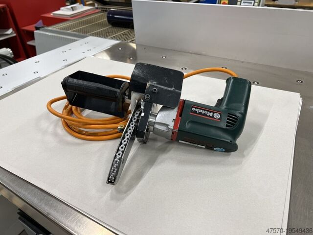 Vorrichtung zum Reinigen gestanzter Blätter Device for cleaning die-cut sheets Device for cleaning die-cut sheets