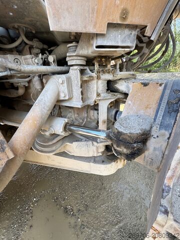 شاحنة قلابة caterpillar 725