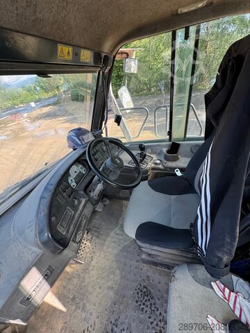 شاحنة قلابة caterpillar 725