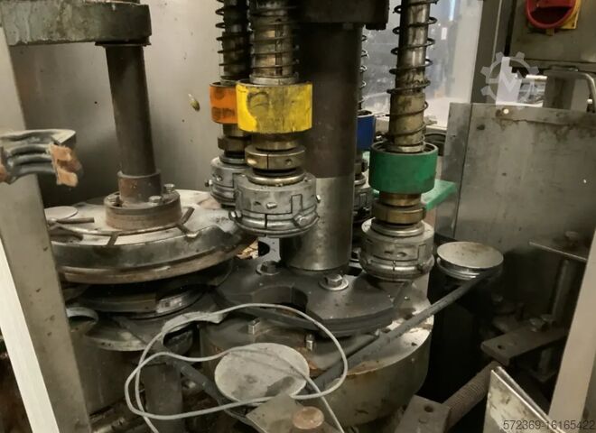 Filling technology Glass jar filling and closing line