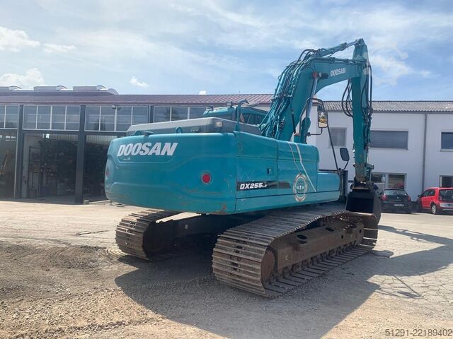 श्रृंखलित खुदाई करनेवाली मशीन DOOSAN DX255LC