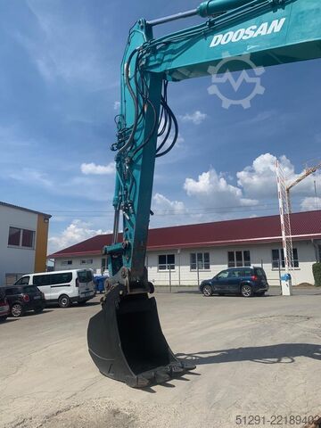 श्रृंखलित खुदाई करनेवाली मशीन DOOSAN DX255LC