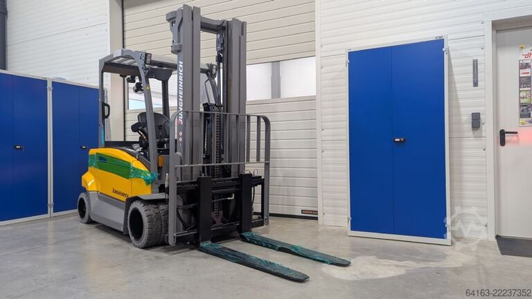 Electric 4-wheel forklift Jungheinrich EFG BC 330 Ausstellungsstück
