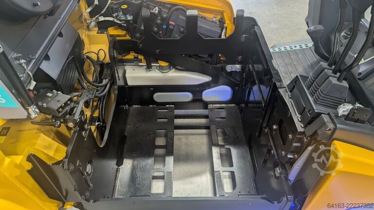 Electric 4-wheel forklift Jungheinrich EFG BC 330 Ausstellungsstück