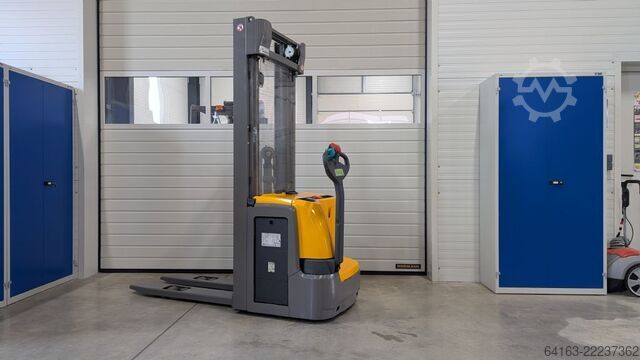 High Lift stacker Jungheinrich EJC 214 535DZ
