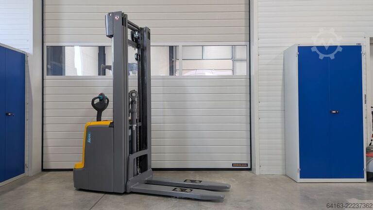 High Lift stacker Jungheinrich EJC 214 535DZ