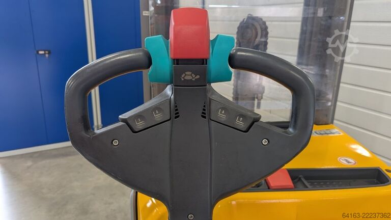 High Lift stacker Jungheinrich EJC 214 535DZ